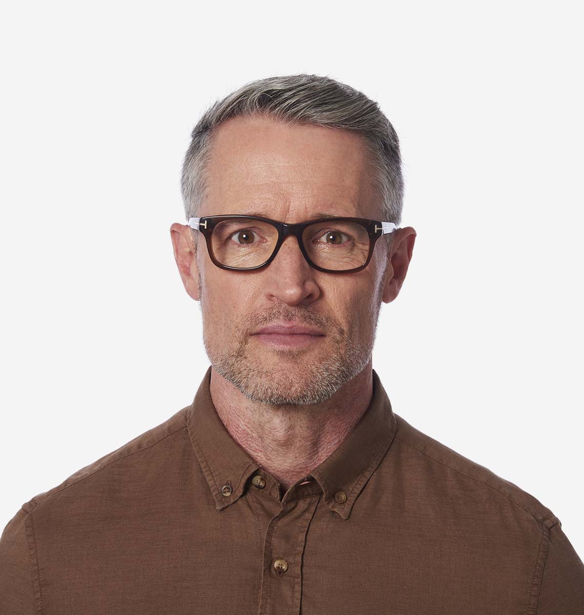 Julien portant des contours à écouteur déporté RIC RT